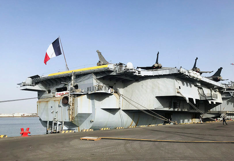 The French aircraft carrier Charles de Gaulle docks in Abu Dhabi port ...