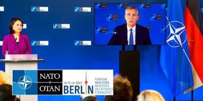 NATO Secretary General with the 🇩🇪 German Minister of Foreign Affairs Annalena Baerbock, 15 MAY 2022 3