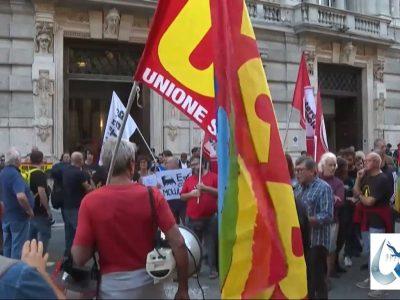 People in Rome Protest Cost-of-Living Crisis, Burn Energy Bills 6